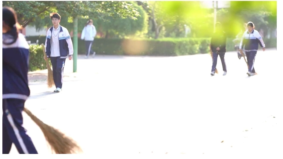 小学道德与法治新部编版四年级上册1.2《热爱班集体——与班集体共成长+维护和们的班集体》教学课件（2026秋）.pptx_第2页