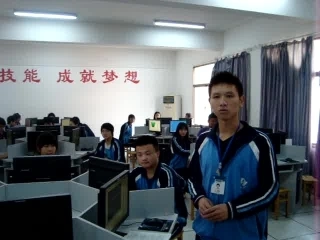 全国“创新杯”说课大赛计算机专业类优秀作品：用图层导演生活说课课件.zip