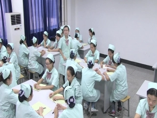 全国“创新杯”说课大赛医药卫生类优秀作品：临终患者的护理说课课件.zip